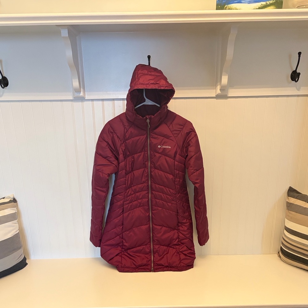 Columbia Long Hooded Puffer Jacket- Maroon color